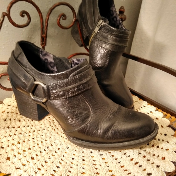 Born Shoes - Born leather booties